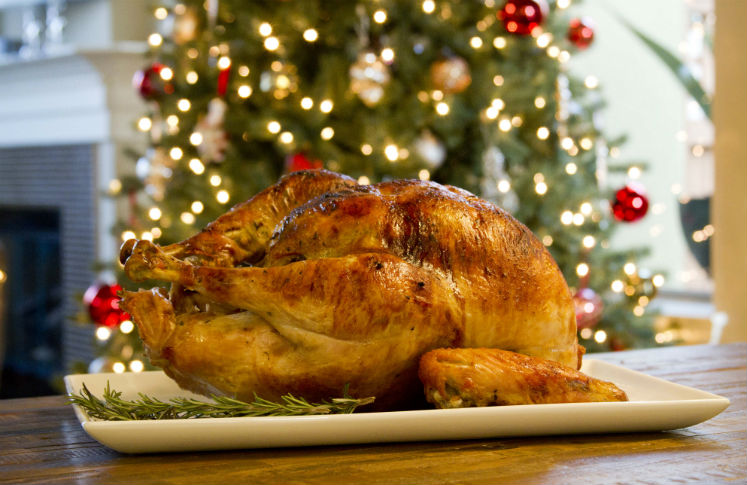El gobierno del Distrito Federal entregó pollos y pavos para la cena de año nuevo.